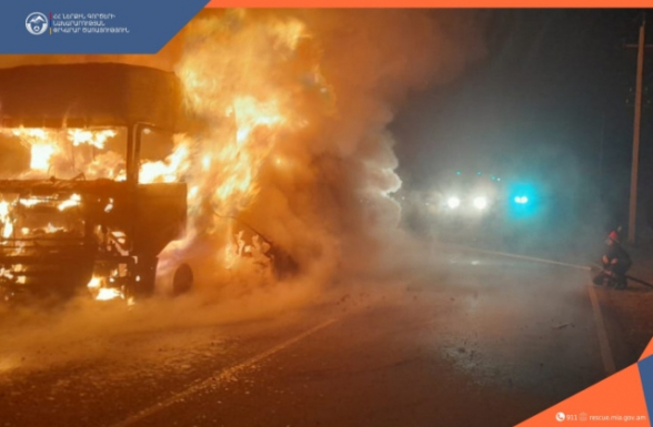 Կապան-Վերին Խոտանան ավտոճանապարհին այրվել է բեռնատար